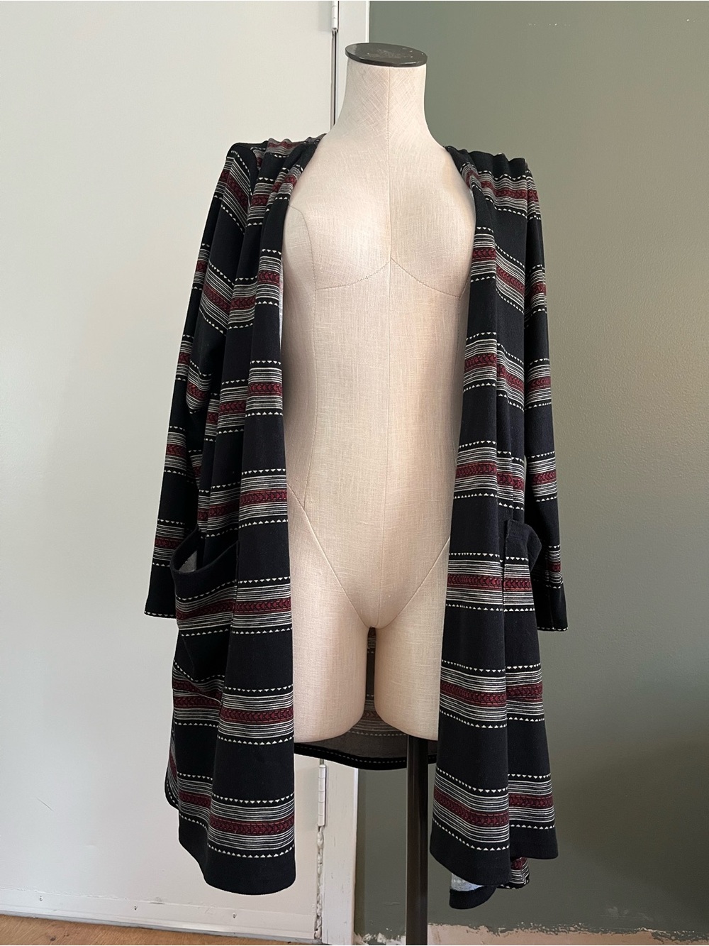 LuLaRoe Sarah Women's XL Long Sleeve Cardigan Black Red White Striped